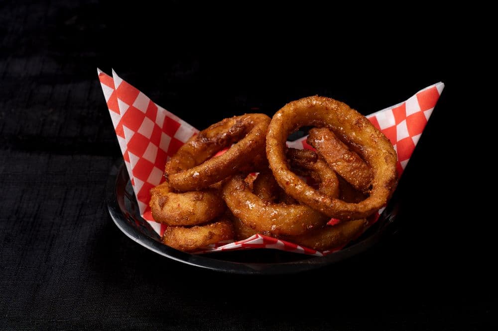 Rondelles d'oignons et sirop d'érable épicé