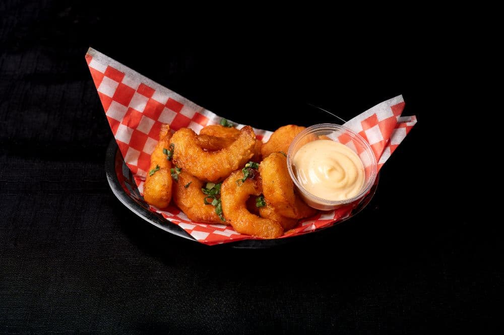 Cornichons frits et mayo épicée